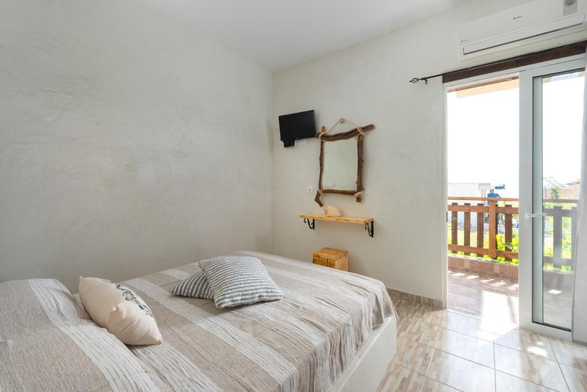 Christos Studios And Family Apartments Stegna Екстериор снимка
