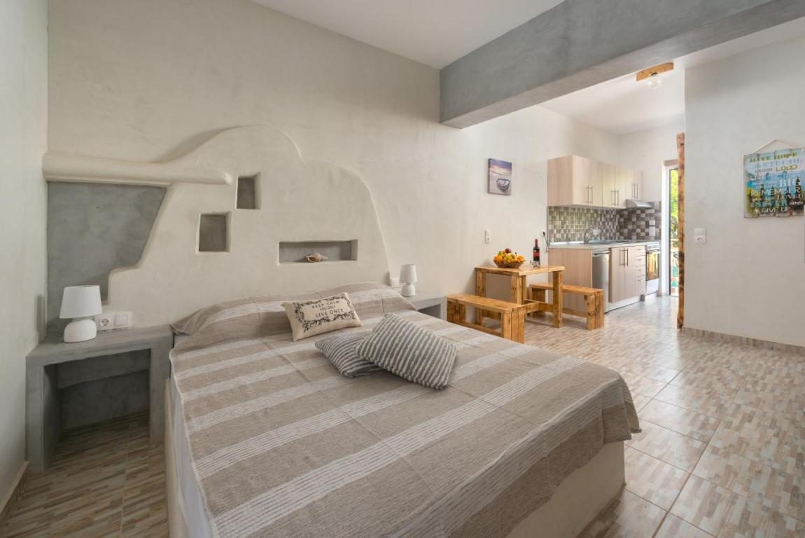 Christos Studios And Family Apartments Stegna Стая снимка
