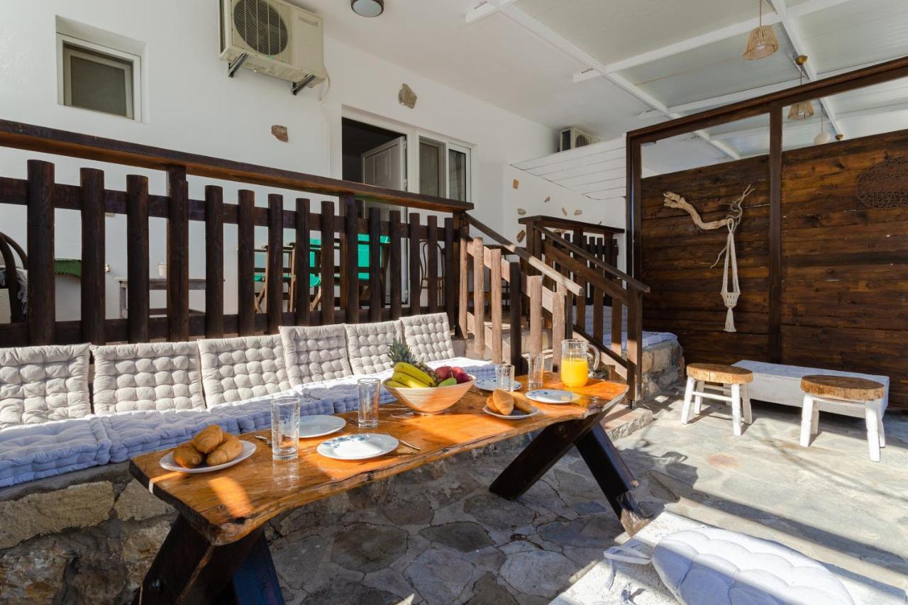 Christos Studios And Family Apartments Stegna Екстериор снимка