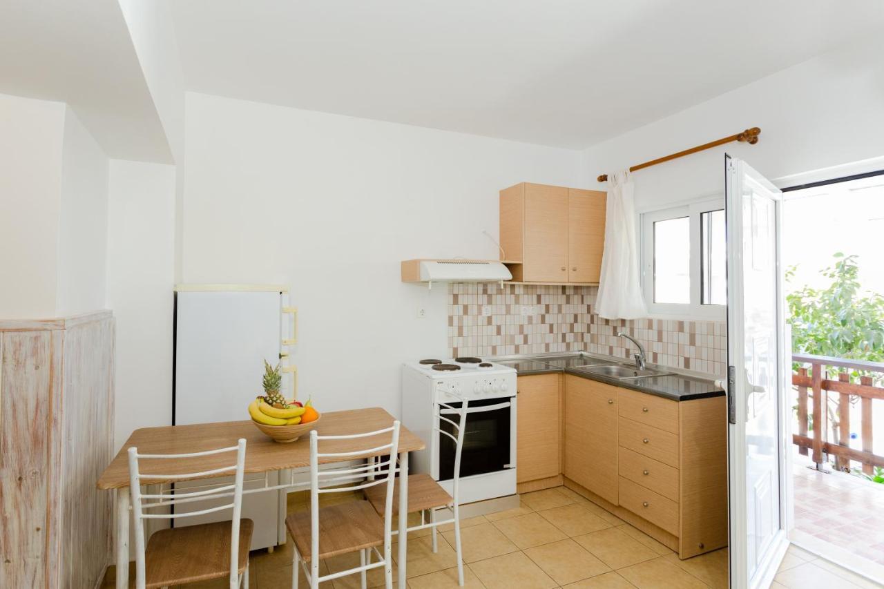 Christos Studios And Family Apartments Stegna Екстериор снимка