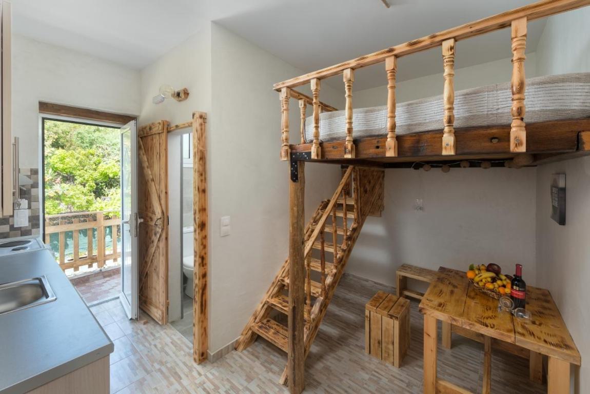 Christos Studios And Family Apartments Stegna Стая снимка